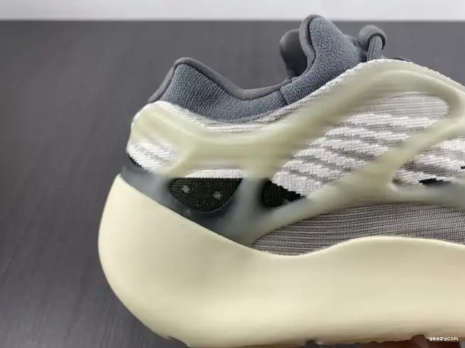 V3 700 Yeezy Fade Salt Adidas ID1674 0705